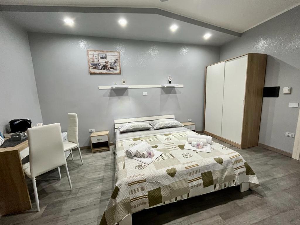 The Queen Tropea Exterior photo